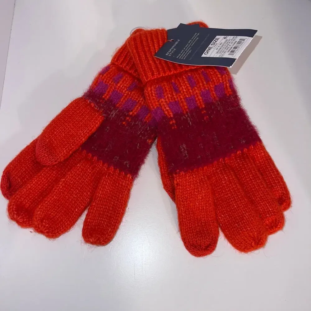 Universal Thread,‎ size OS touch screen compatible, orange red knit gloves NEW ￼